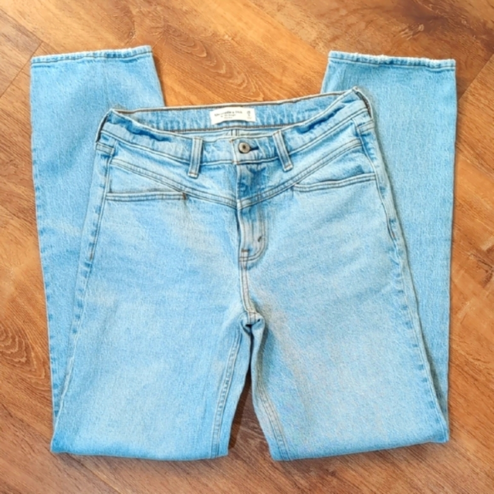 Abercrombie & Fitch Women's Light Blue Straight Leg Jeans